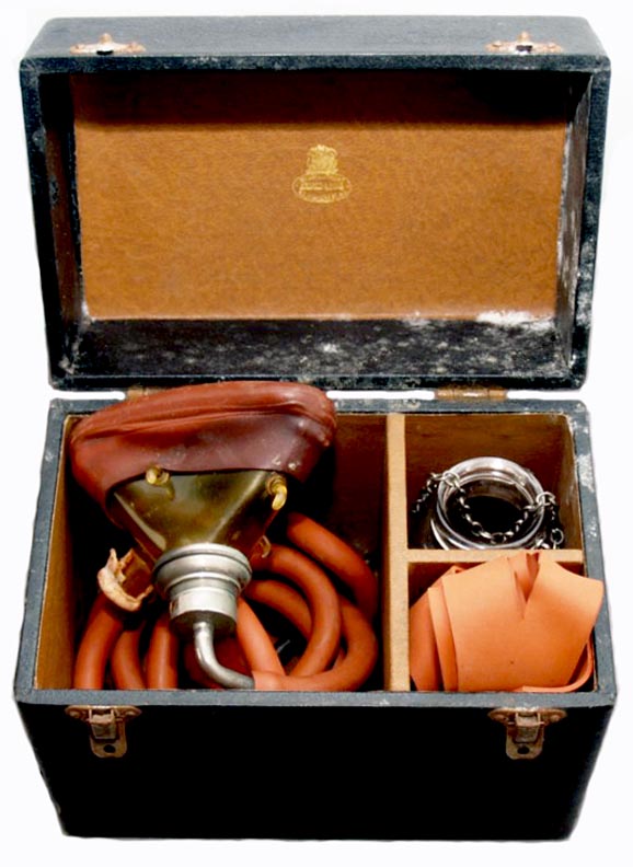 http://antiquescientifica.com/anesthesia_Young_Simpson_inhaler_Arnold_box_open.jpg