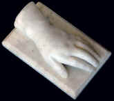 sculpture, child's hand.jpg (69692 bytes)