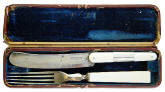 http://antiquescientifica.com/cutlery_set_three-bladed_knife_Rogers_case_open.jpg